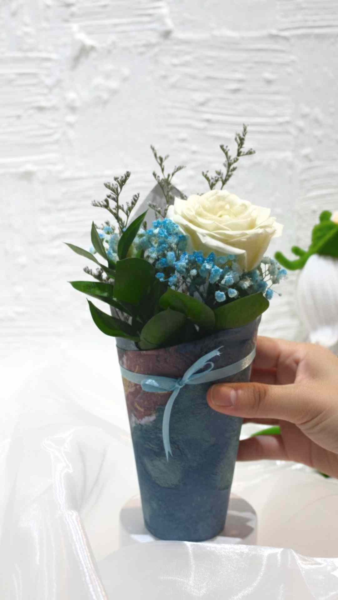 Dara -valentines cup bouquet (fresh)
